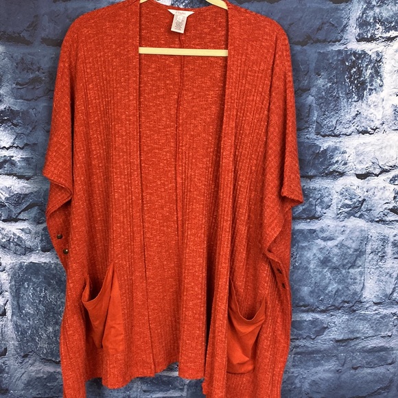 Open Cardigan Sweater with faux suede look Pockets button accents sides - Picture 7 of 7